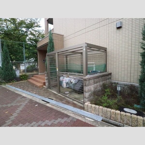 現地周辺 (ゴミ置き場)
