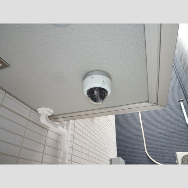 現地周辺 (エントランスに防犯カメラ付き)