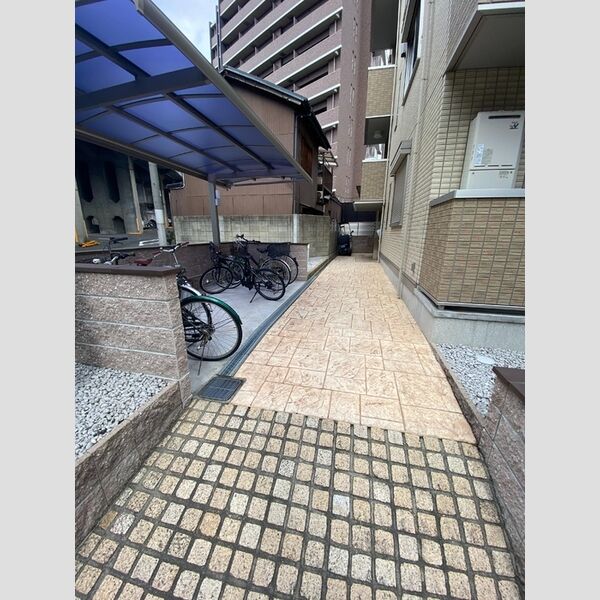 現地周辺 (駐輪場)