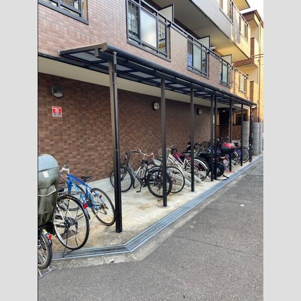 現地周辺 (駐輪場)
