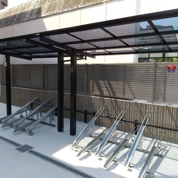 現地周辺 (駐輪場)