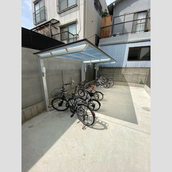 現地周辺 (駐輪場)