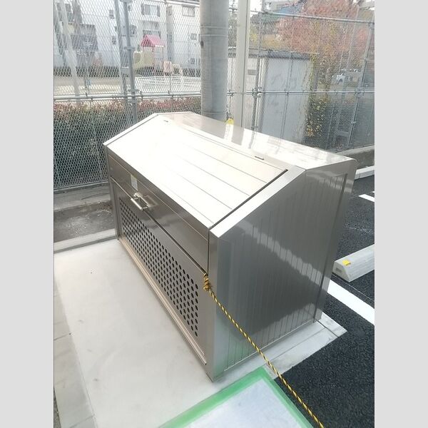 現地周辺 (ゴミ庫)