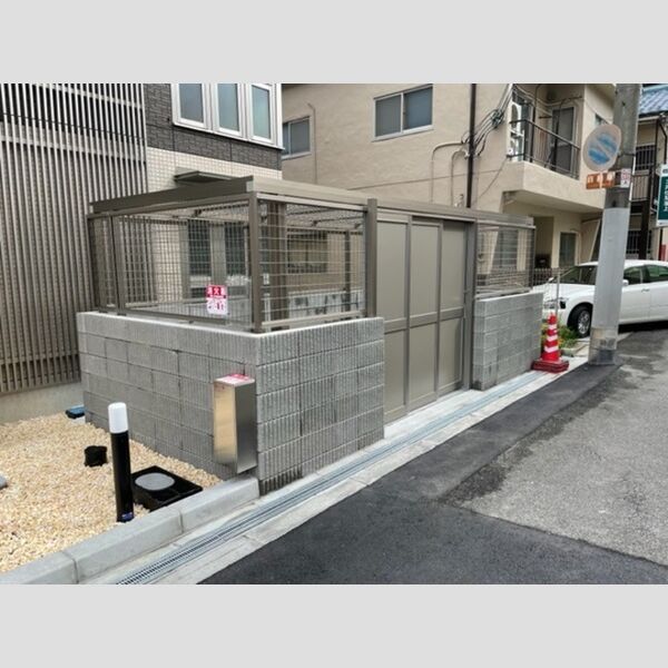 現地周辺 (ゴミ集積所)