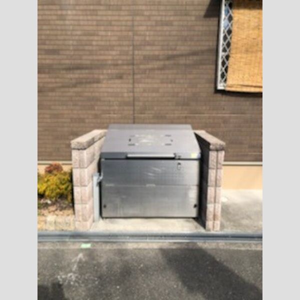 現地周辺 (ゴミ庫)