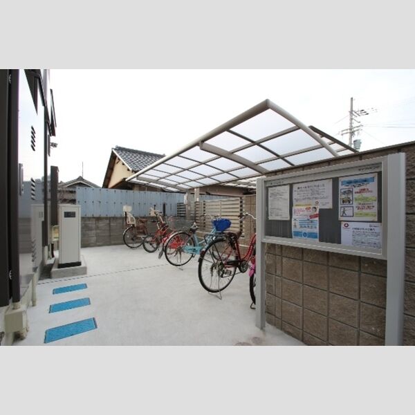 現地周辺 (駐輪場)