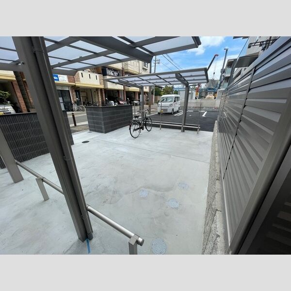 現地周辺 (駐輪場)