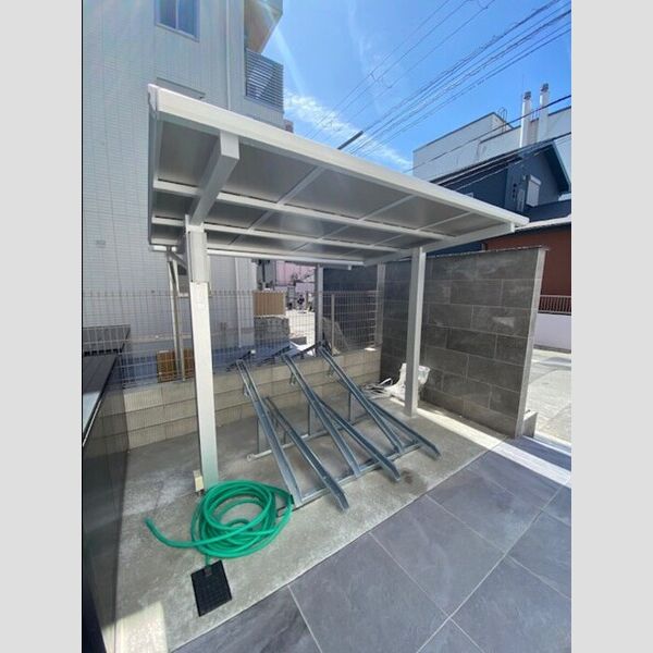 現地周辺 (駐輪場)