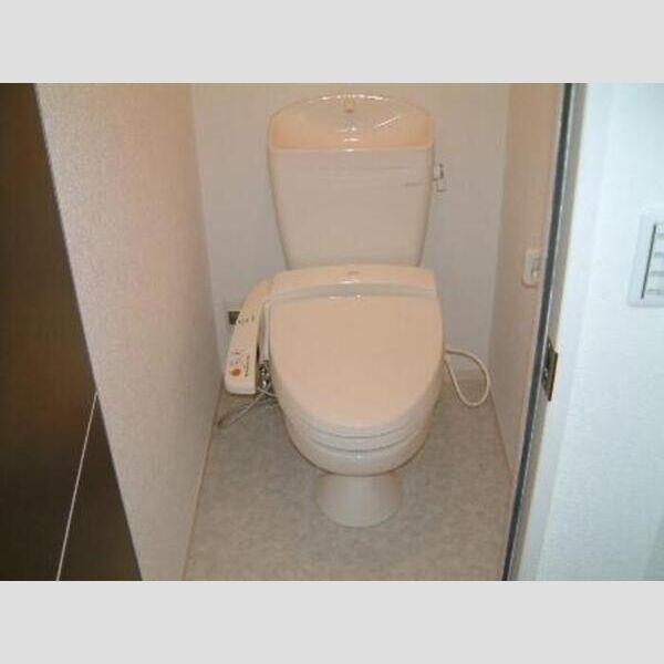 トイレ (トイレ)