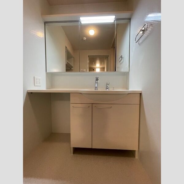 洗面所 (3面鏡洗面所)