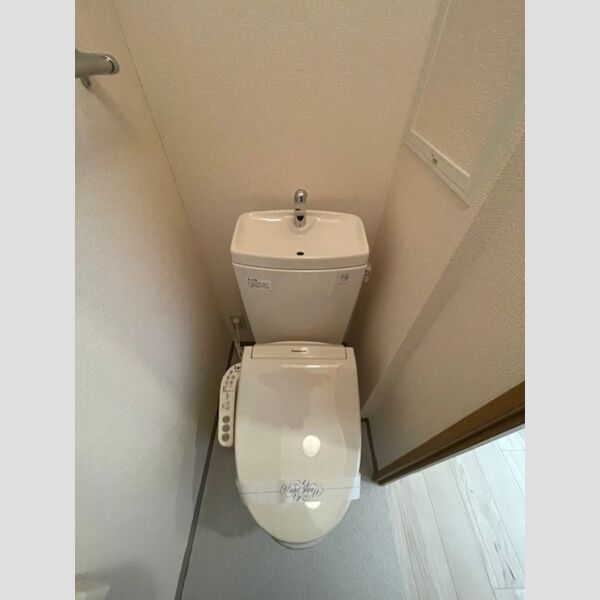 トイレ (トイレ)