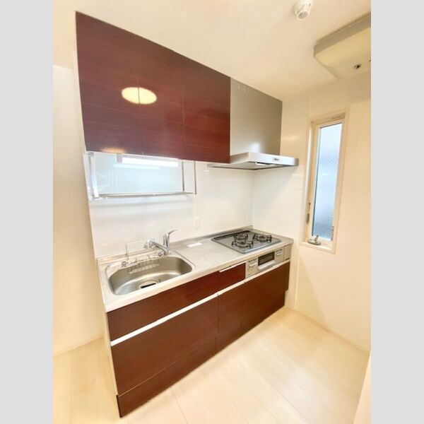 キッチン (3口ガスコンロ付き)