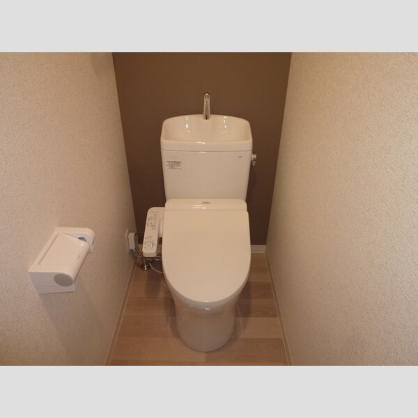 トイレ (トイレ)
