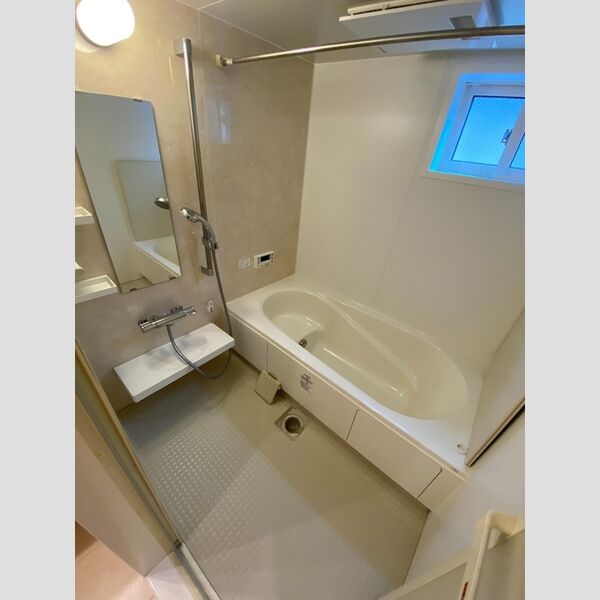 バス (一坪サイズのお風呂です。)