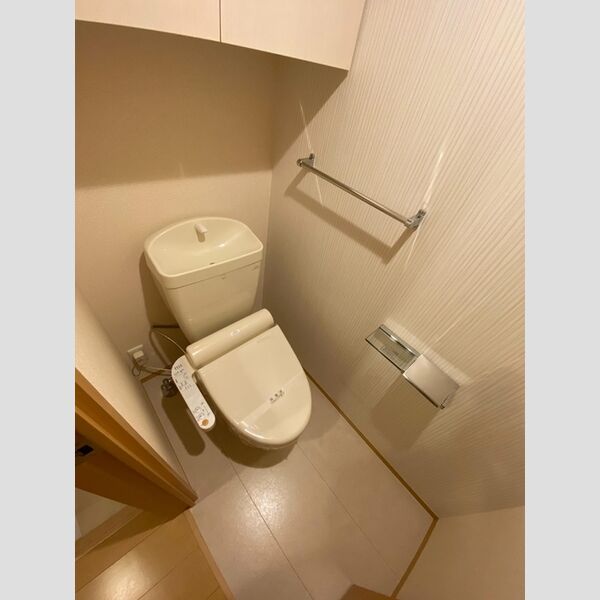 トイレ (トイレ)