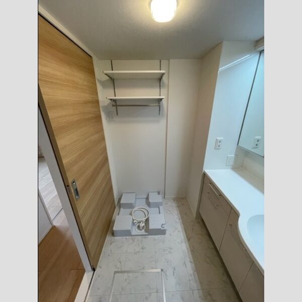 洗面所 (洗濯機置き場)