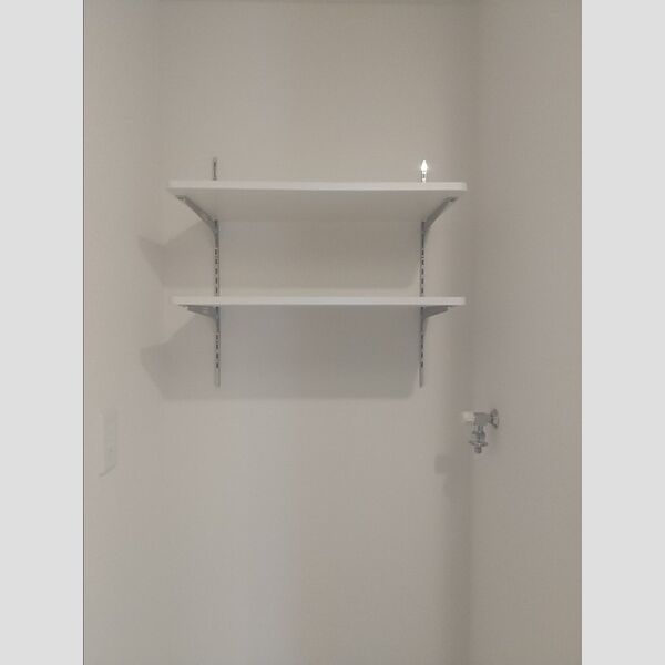 その他 (洗濯機置き場上収納棚)