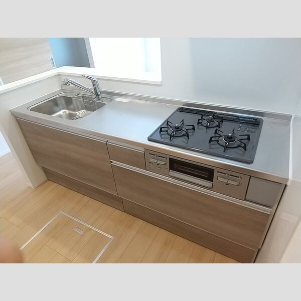 キッチン (3口ガスコンロ)