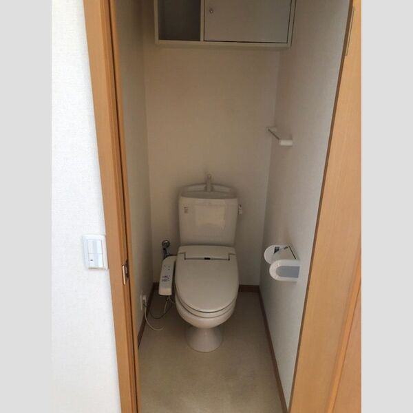 トイレ (トイレ)