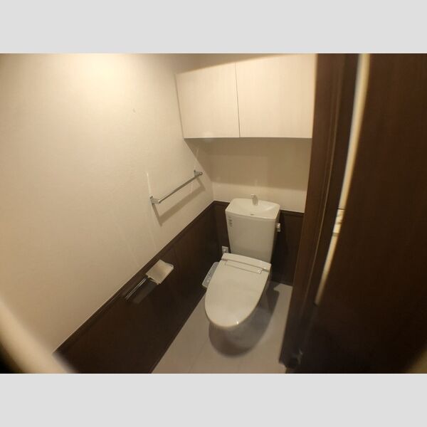 トイレ (トイレ)