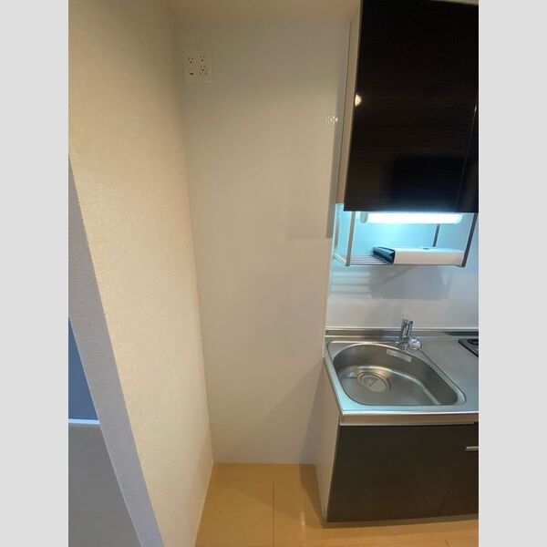 キッチン (冷蔵庫置き場)