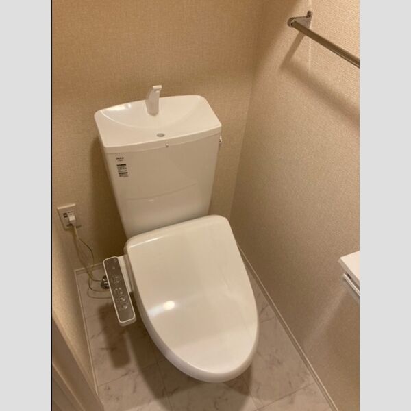 トイレ (トイレ)