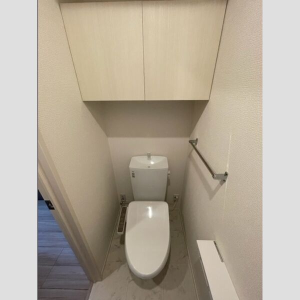 トイレ (トイレ)