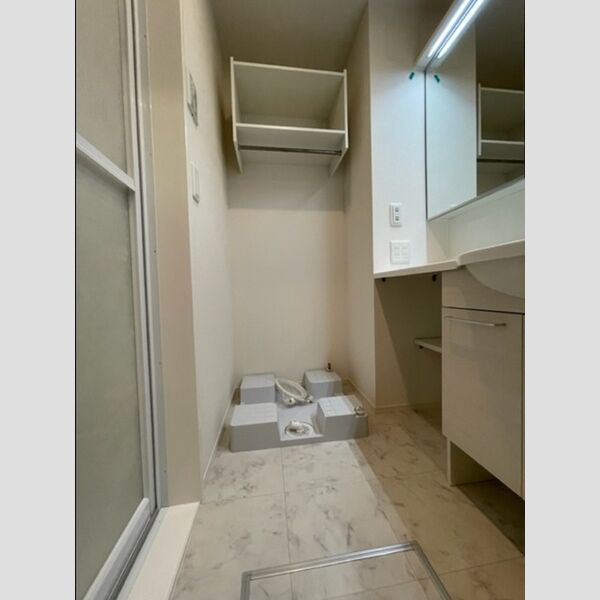 洗面所 (洗濯機置き場)