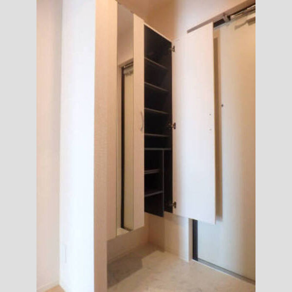 玄関 (シューズボックス)