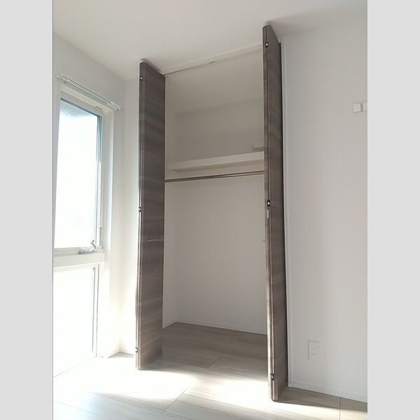 その他 (洋室6.1帖　収納)