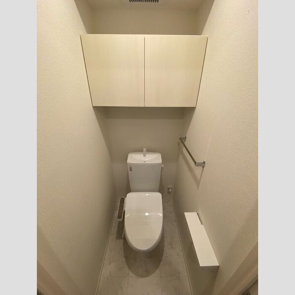 トイレ (トイレ)