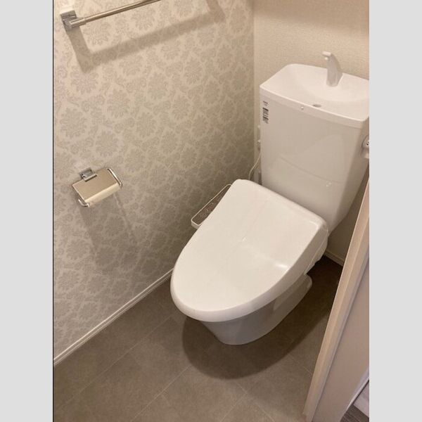 トイレ (トイレ)