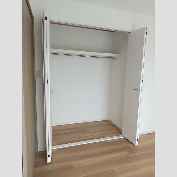 その他 (洋室7.5帖 収納)