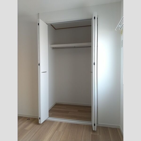 その他 (洋室6帖 収納)