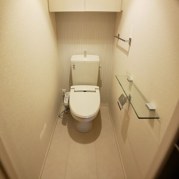 トイレ (トイレ)