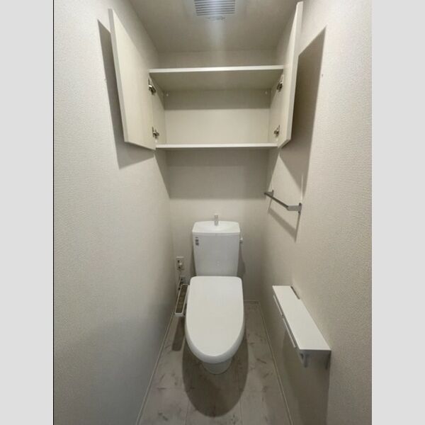 トイレ (トイレ)