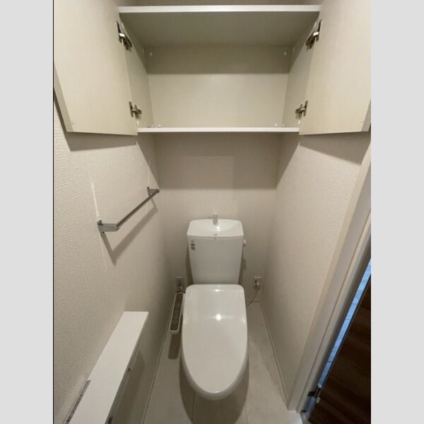 トイレ (トイレ)