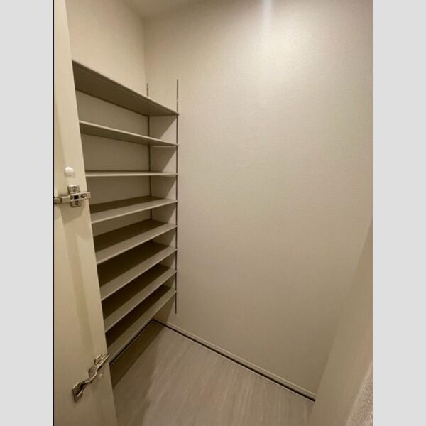 玄関 (シューズクローク)