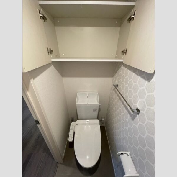 トイレ (トイレ)