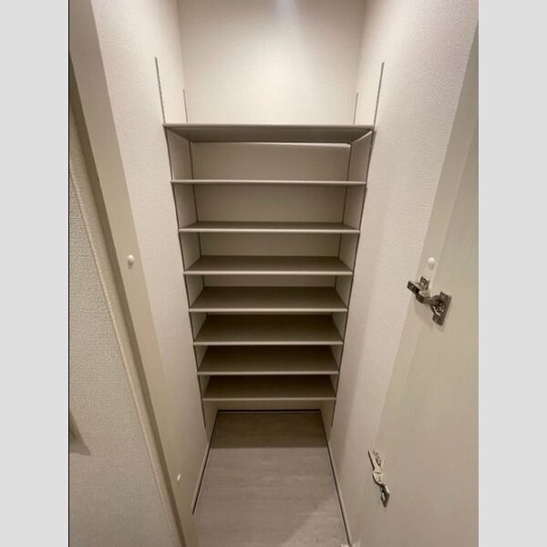 玄関 (シューズクローク)