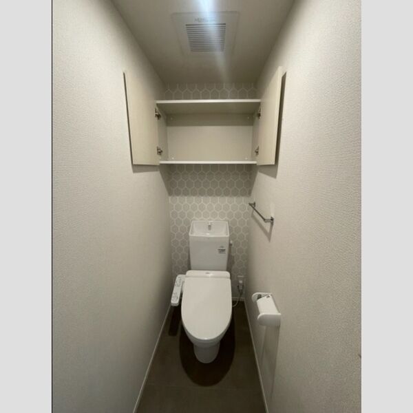 トイレ (トイレ)