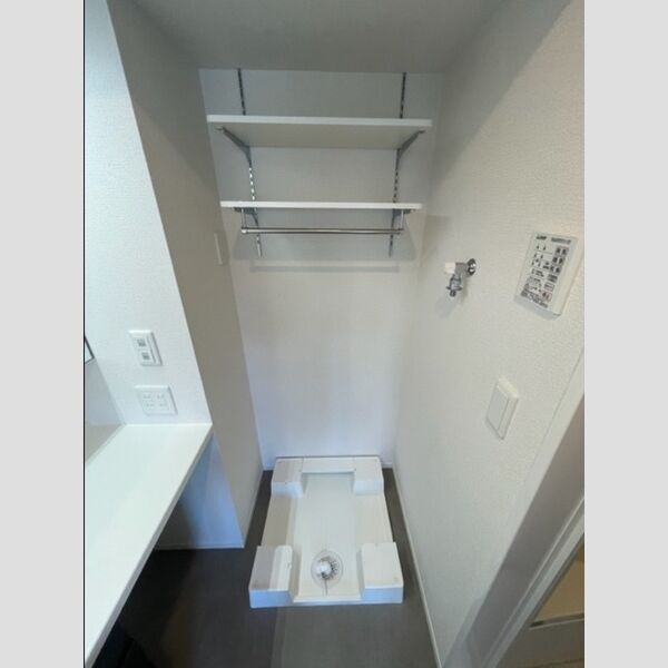 洗面所 (洗濯機置き場)