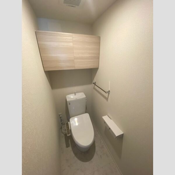 トイレ (トイレ)