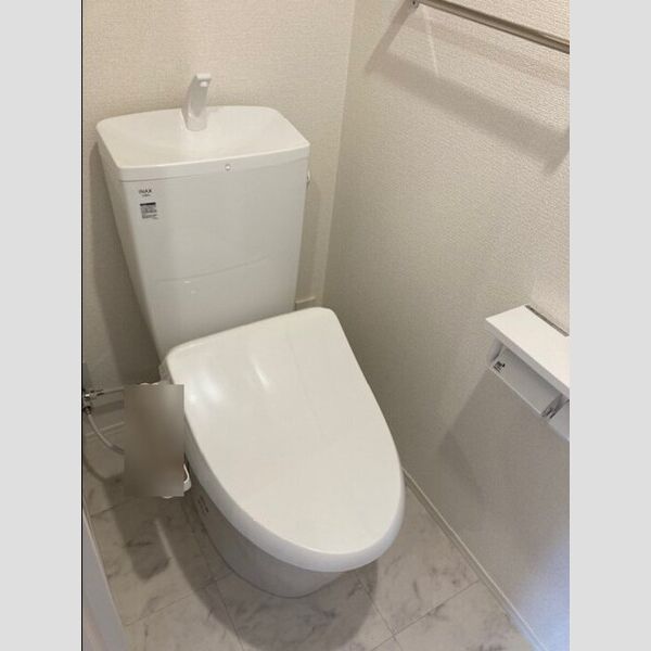 トイレ (トイレ)