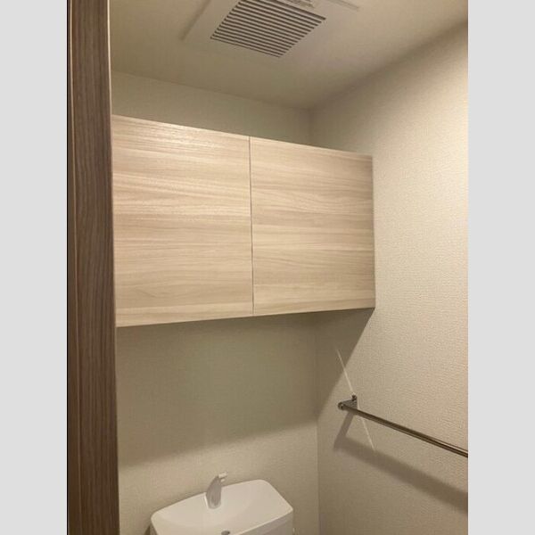 トイレ (トイレ)