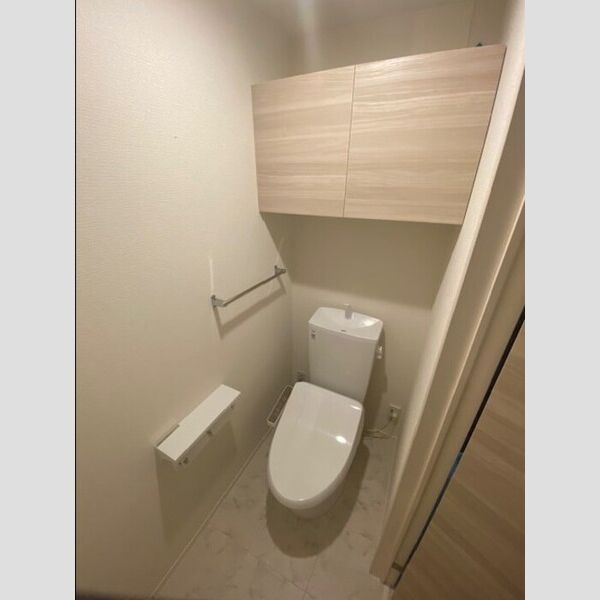 トイレ (トイレ)