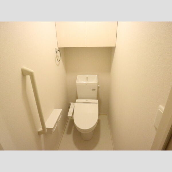 トイレ (トイレ)
