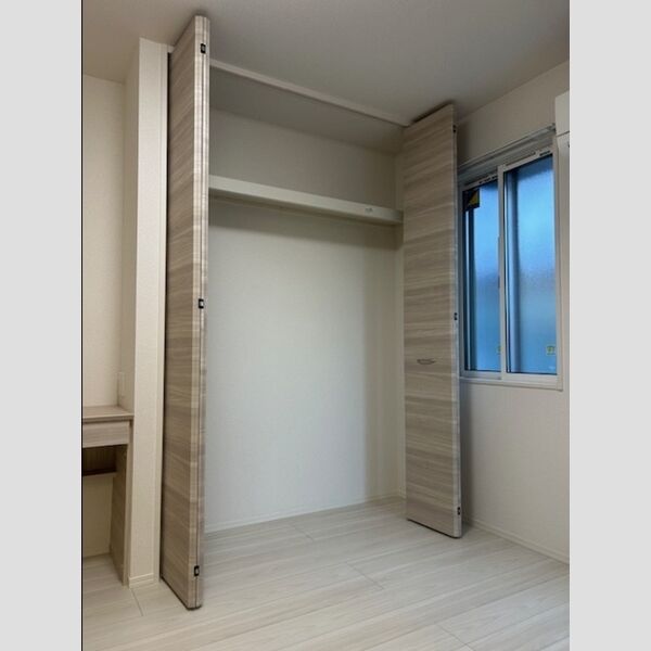 その他 (洋室5.6帖 収納)