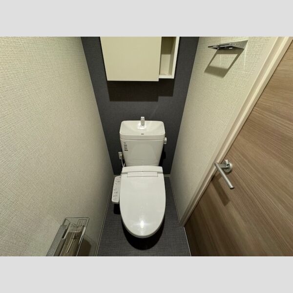 トイレ (トイレ)