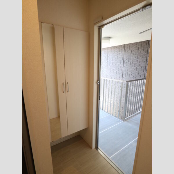 玄関 (シューズBOX)